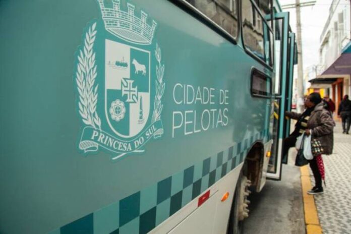 Prefeitura de Pelotas (RS) implementa ônibus corujão após partida do Campeonato Gaúcho na noite desta quarta-feira (11)