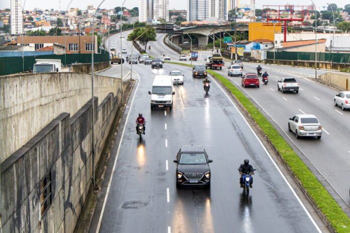 São Bernardo (SP) inicia implantação da Faixa Azul para Motociclistas na Avenida Lions a partir desta sexta-feira (14) 