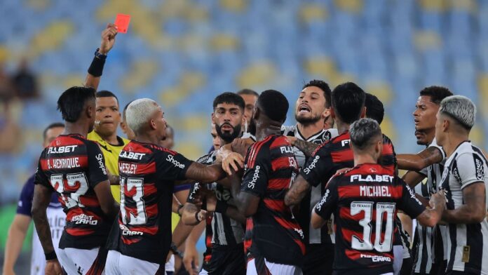 Súmula de Flamengo x Botafogo descreve briga e revela motivo de expulsões
