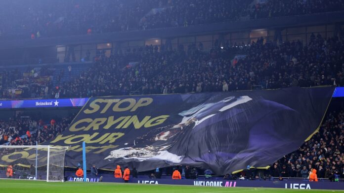 Torcida do City provoca Vinicius Jr. antes de jogo da Champions League