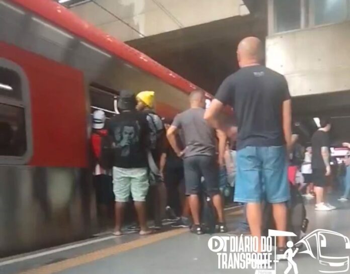 Trem da Linha 7-Rubi da CPTM fica com pantógrafo preso na rede aérea de energia neste sábado (15); Linha 8-Diamante também é prejudicada