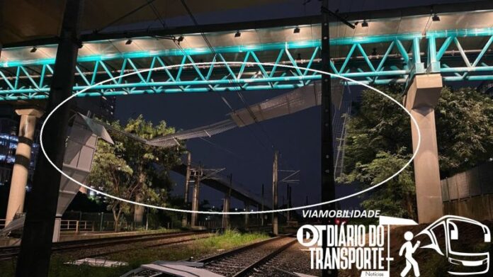 Veja imagens de estrutura de ciclopassarela que caiu, atingiu rede aérea e interrompeu circulação de trens na noite desta terça (18) por causa de chuva de verão