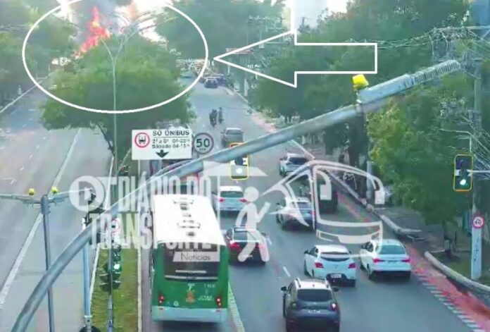 Veja o EXATO MOMENTO da queda do avião na Marquês de São Vicente e como ficou o ônibus da Santa Brígida atingido nesta sexta (07)