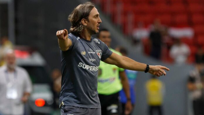 Zubeldía pede calma aos críticos: 'Não vai dar tudo certo agora'
