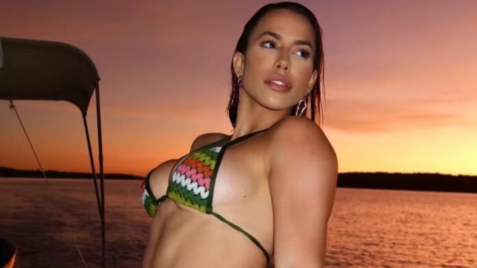 Larissa Tomásia exibir shape trincado em passeio de lancha: ‘Até o sovaco é bonito’