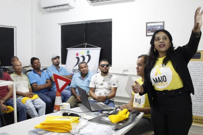 Motoristas de transporte coletivo recebem orientações de segurança no trânsito