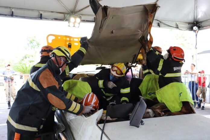 Bombeiros mostram técnica e agilidade durante 3º Desafio de Salvamento Veicular