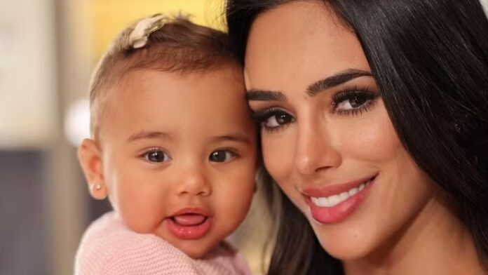 Bruna Biancardi brinca com Mavie em casa de boneca luxuosa: ‘Avaliadaem R$ 90 mil’