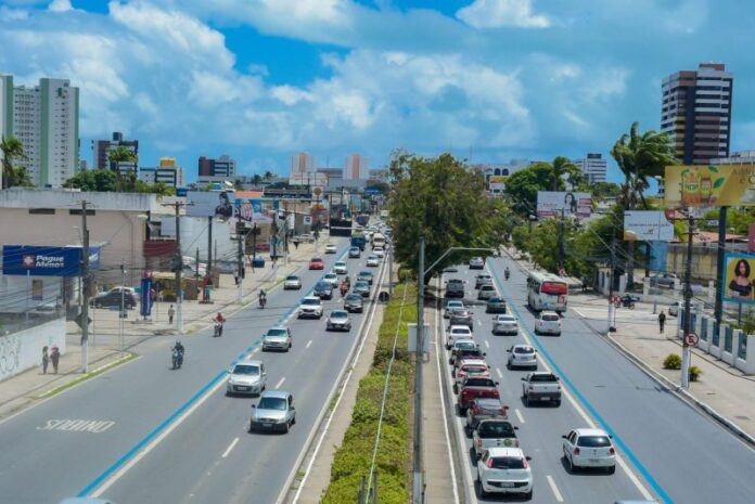 Câmara Municipal de Maceió aprova projeto de lei que permitirá utilização das faixas exclusivas de ônibus por motoristas de aplicativo