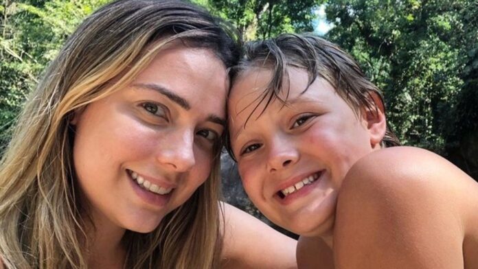 Carol Dantas e Davi Lucca ficam presos em elevador de escola: ‘Teve que escutar’