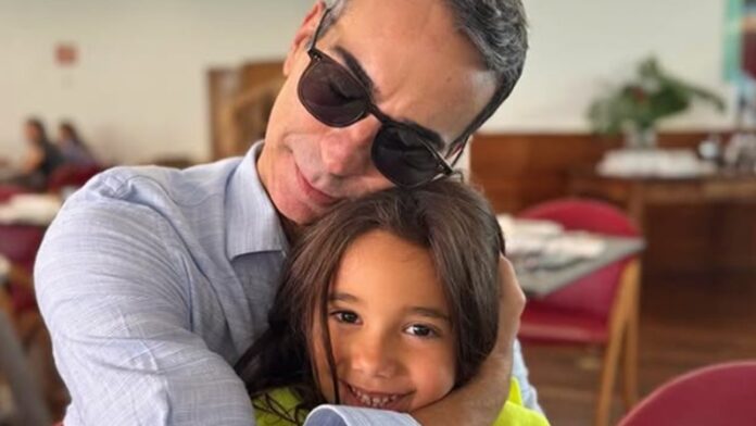 Cesar Tralli ganha ‘toque especial’ da filha, Manuella, em marmita fit: ‘Ela colheu’