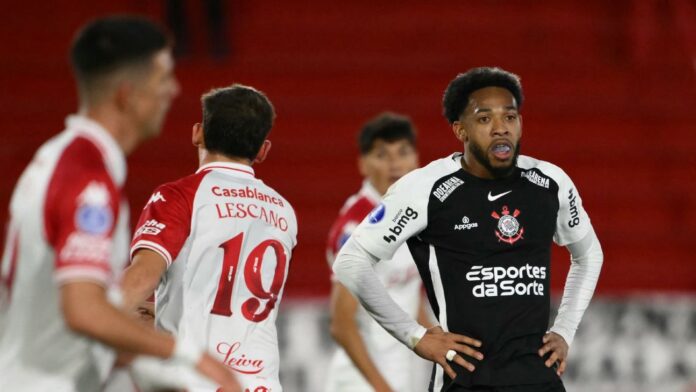Corinthians perde do Huracán e dá adeus à Sul-Americana após gol do América de Cali