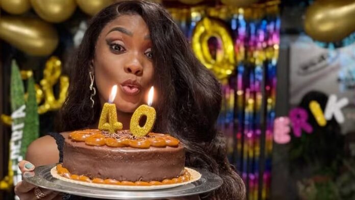 Erika Januza ganha festa surpresa dos enteados e choca web pela idade: ‘Como?’