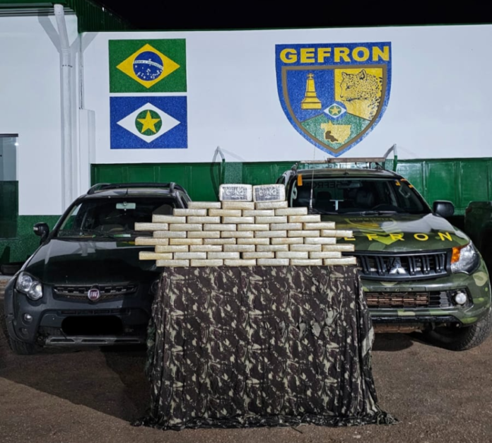 Gefron apreende 50 tabletes de cocaína e causa prejuízo de R$ 900 mil às facções criminosas