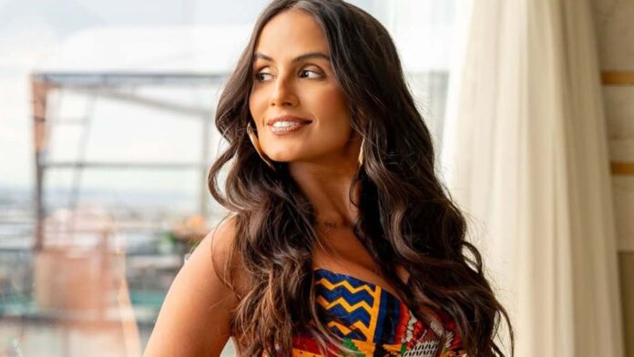 Grávida, Carol Peixinho Curte sol e posa em frente ao espelho de biquini: ‘Vitamina D!’