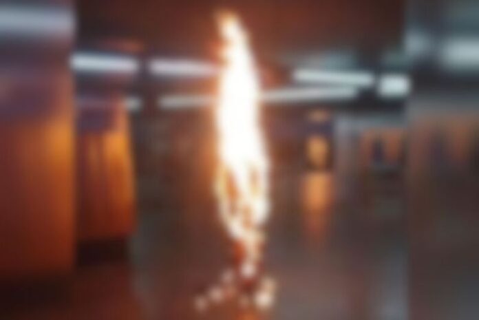 Homem coloca fogo no próprio corpo na Estação São Bento, da Linha 1-Azul, na manhã desta sexta-feira (30)