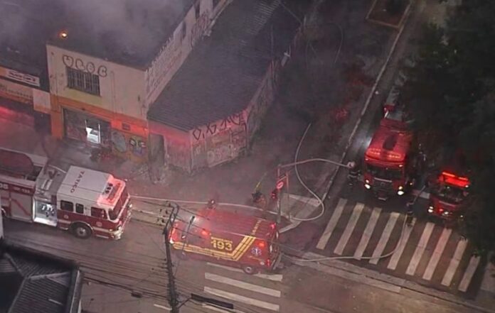 Incêndio em loja na Avenida Angélica provoca desvios em linhas de ônibus na manhã desta sexta-feira (16)