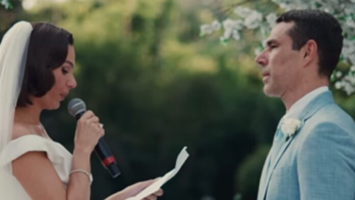 Isis Valverde se emociona durante troca de votos com Marcus Buaiz: ‘Meu porto’