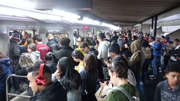 Linha 1-Azul do Metrô tem problemas e afeta 2-Verde e 3-Vermelha na manhã desta quinta (29)