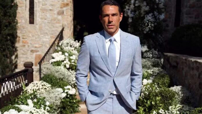 Marcos Buaiz posa com look de casamento com Isis Valverde: ‘Pronto para o altar’