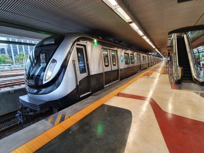 MetrôRio e SuperVia efetuam mudanças no transporte sobre trilhos para atender torcedores que acompanharão partida do Brasileirão no domingo (1º)