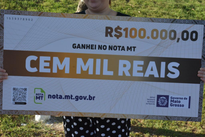 Moradores de Cuiabá ganham prêmio de R$ 100 mil no Nota MT