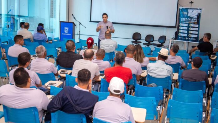 Motoristas da AMTC e Prefeitura participam de palestra sobre direção defensiva