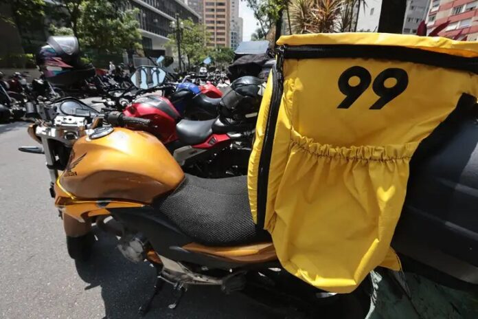 No primeiro dia de retorno do mototáxi, 99 diz que transportou 36 mil passageiros; prefeito Ricardo Nunes recorre