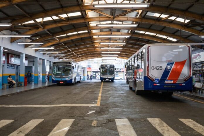 Obras provocam interdição do Terminal Urbano de Transporte Integrado de Apucarana (PR) neste domingo (25)