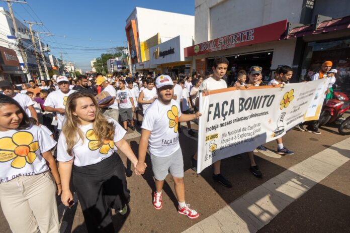 Passeata mobiliza Rondonópolis na luta contra o abuso e exploração sexual infantil