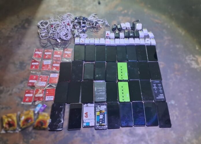 Policiais penais interceptam pacote suspeito e evitam que 32 celulares entrem em carceragem de penitenciária