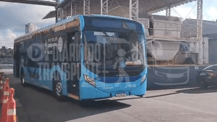 Primeiro ônibus a biometano convertido de São Paulo da atual geração realiza as movimentações iniciais para testes de autonomia. Validação começa no segundo semestre com Sambaíba e SPTrans
