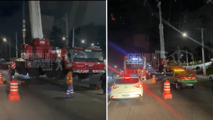 Queda de viga de obra do monotrilho interdita parte da Jacu Pêssego, na Zona Leste de São Paulo, dizem motoristas. Veja histórico de problemas