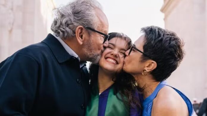 Sandra Annenberg e Ernesto Paglia vão a formatura da filha nos EUA: ‘Valeu a pena’