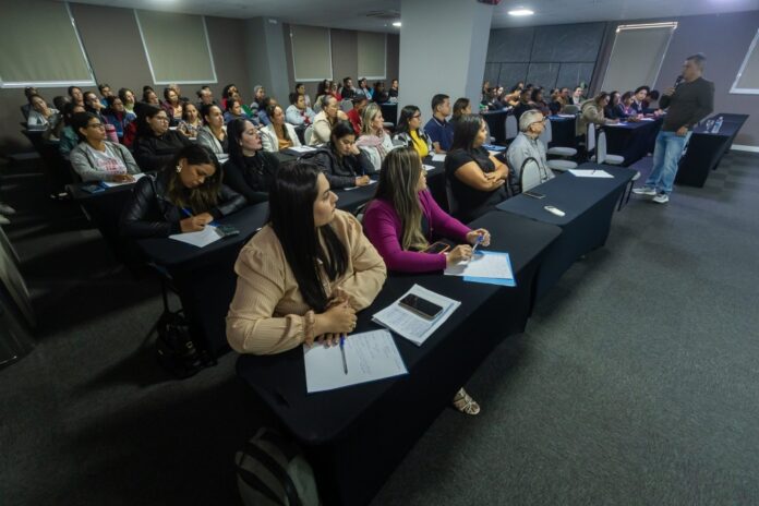 Saúde capacita servidores para alta performance no atendimento