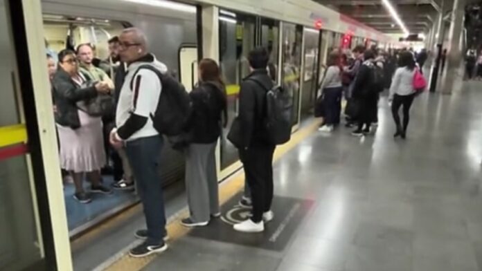 Linhas 1-Azul e 3-Vermelha do Metrô têm problemas na manhã desta segunda (02)