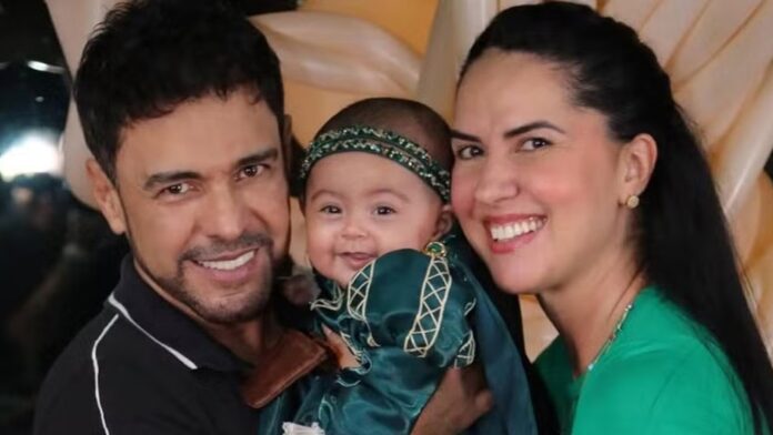 Zezé Di Camargo se emociona ao ganhar desenho do pai ao lado da caçula: ‘De fã’
