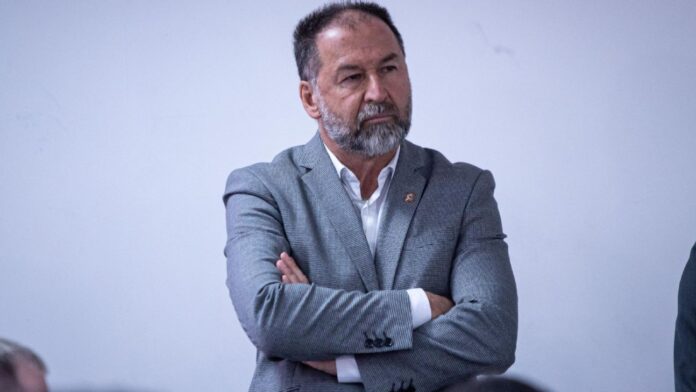Augusto Melo invade sala da presidência e tenta retornar ao Corinthians