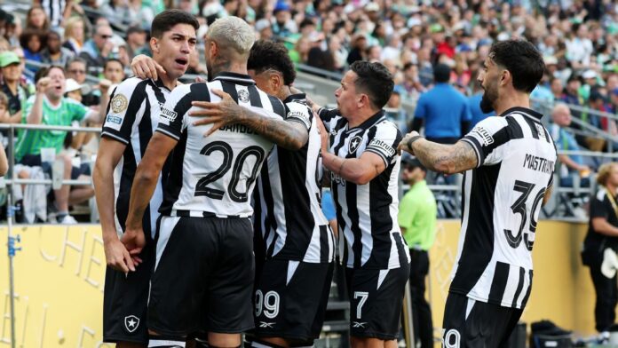 Botafogo segura pressão e vence na estreia do Mundial