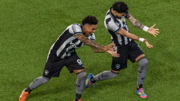 Botafogo vence Ceará e entra no G-6 do Brasileirão na 'despedida' de Igor Jesus