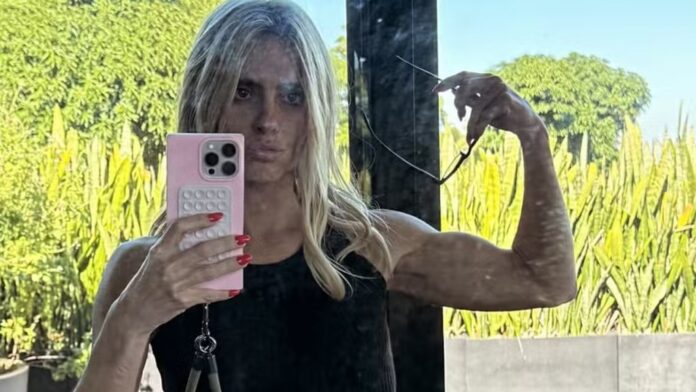 Carolina Dieckmann exibe muque definido ao posar de top: ‘Construindo músculos’