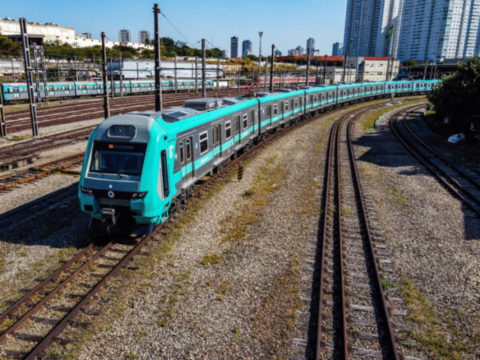Circulação dos trens nas linhas 8-Diamante e 9-Esmeralda tem mudanças neste domingo (15)
