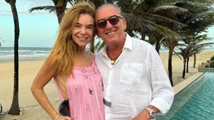 Galvão Bueno e Desirée Soares curtem praia no Ceará: ‘Do jeitinho q a gente gosta!’