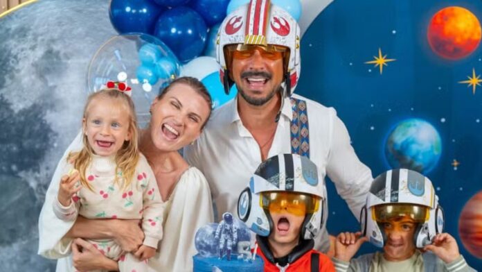 Julio Rocha e Karoline Kleine celebram 5 anos do filho: ‘O Fantástico Duduverso’