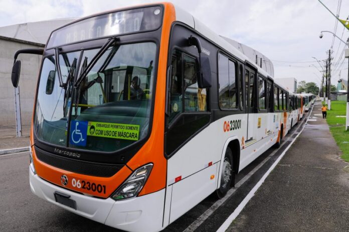 Justiça suspende decisão que proibia pagamento em dinheiro nos ônibus de Manaus (AM)