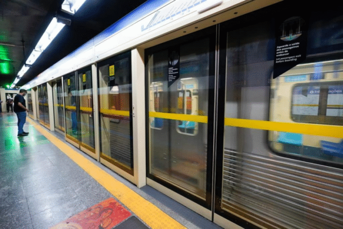 Linha 1-Azul do Metrô de São Paulo volta a operar com normalidade na noite desta sexta-feira (13)