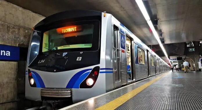 Linha 1-Azul do Metrô opera com velocidade reduzida e maior tempo de parada na manhã desta quarta (11)