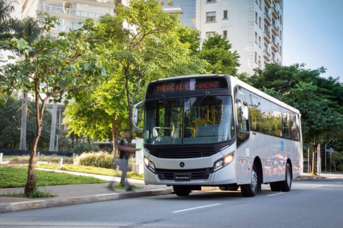 Mercedes-Benz apresenta sistema FleetBus no evento Frotas Conectadas 2025