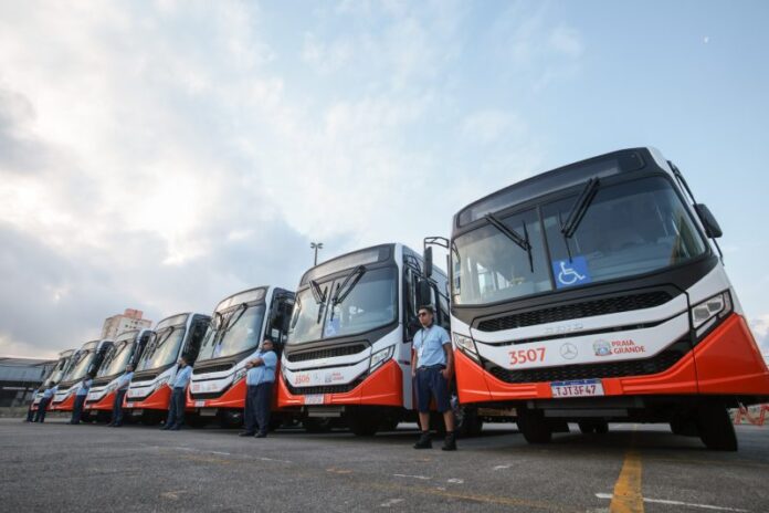 Praia Grande (SP) renova frota do transporte coletivo com oito ônibus equipados com tecnologia menos poluente