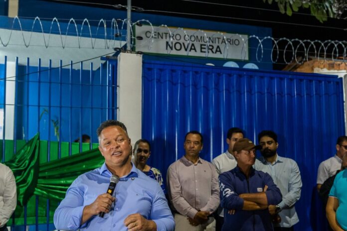 Prefeito Cláudio Ferreira inaugura Centro Comunitário no Nova Era